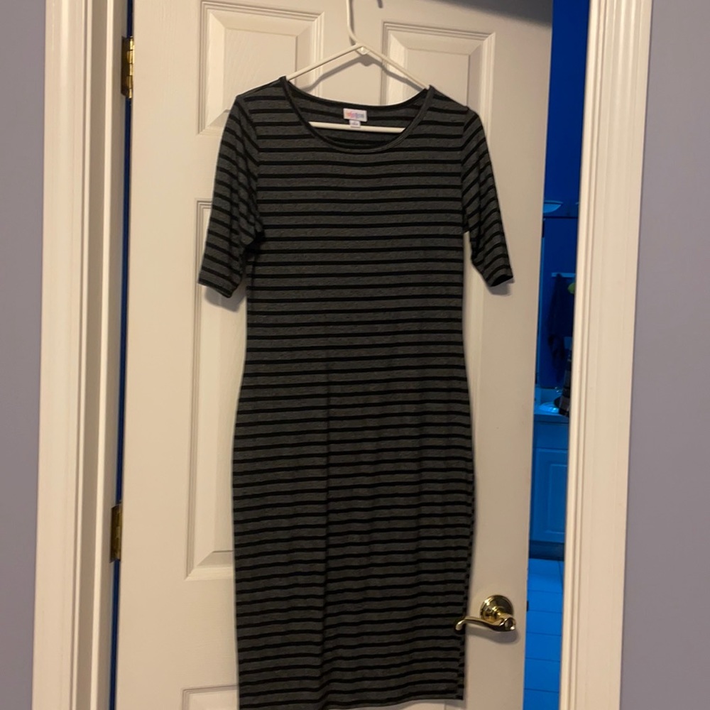 LuLURoe Julia dress in grey and black .